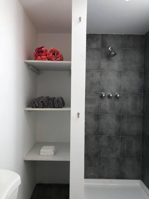 30 Pct Off!! Limited Time! Malibu Charming Getaway With King Bed, Near Beach מראה חיצוני תמונה